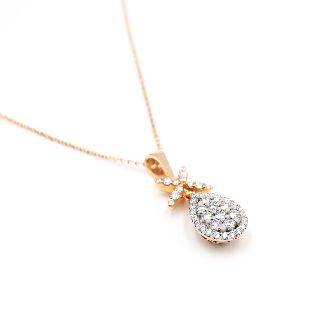 necklace with diamant