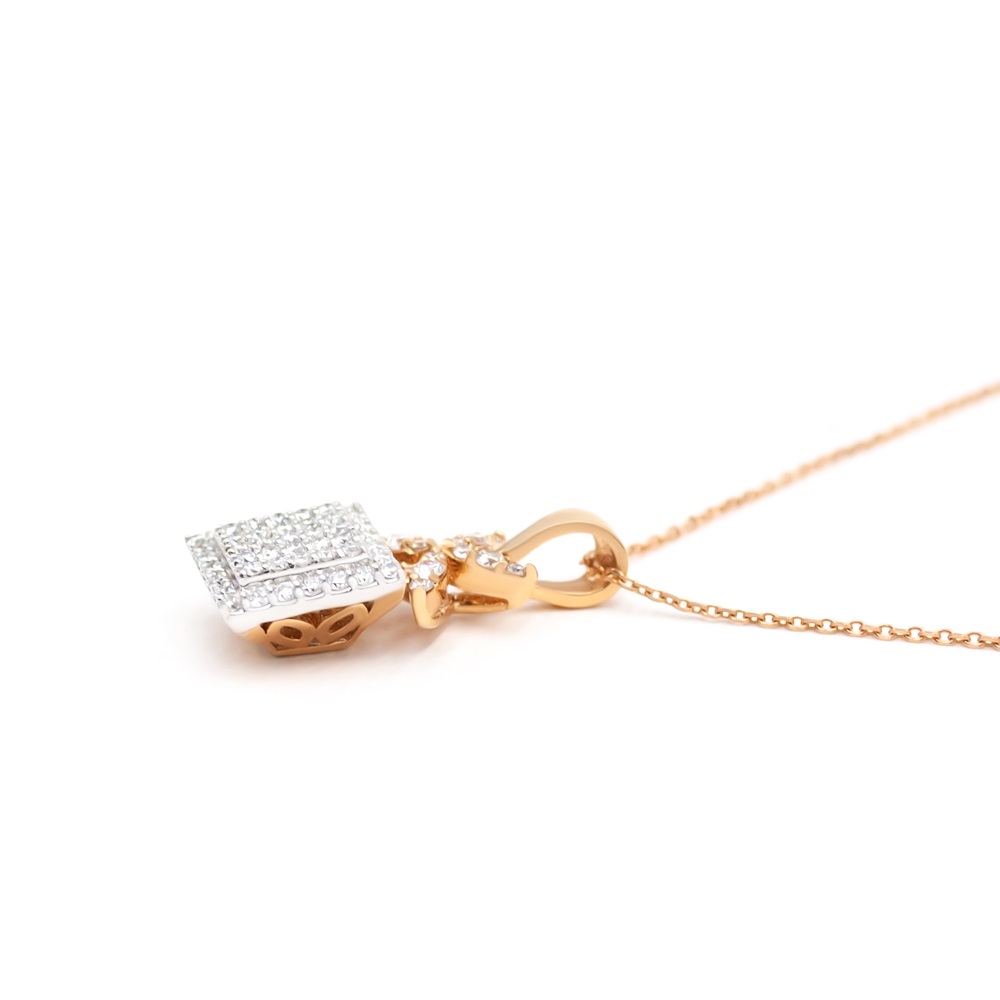 necklace with diamant